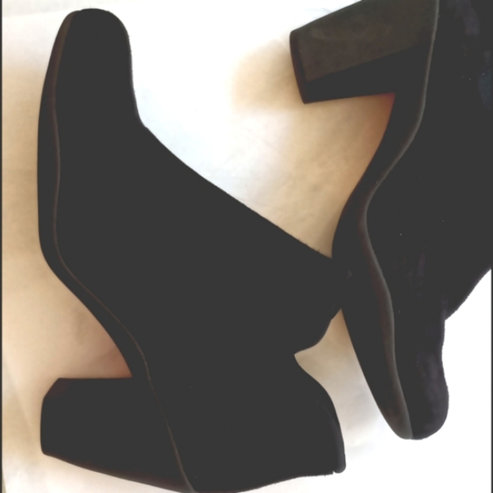 CLARK'S BLACK Suade BOOTS. 9 - Picture 1 of 4